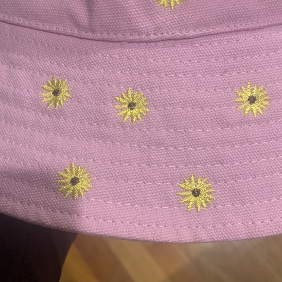 UO• pink embroidered bucket hat sun hat - Picture 7 of 8